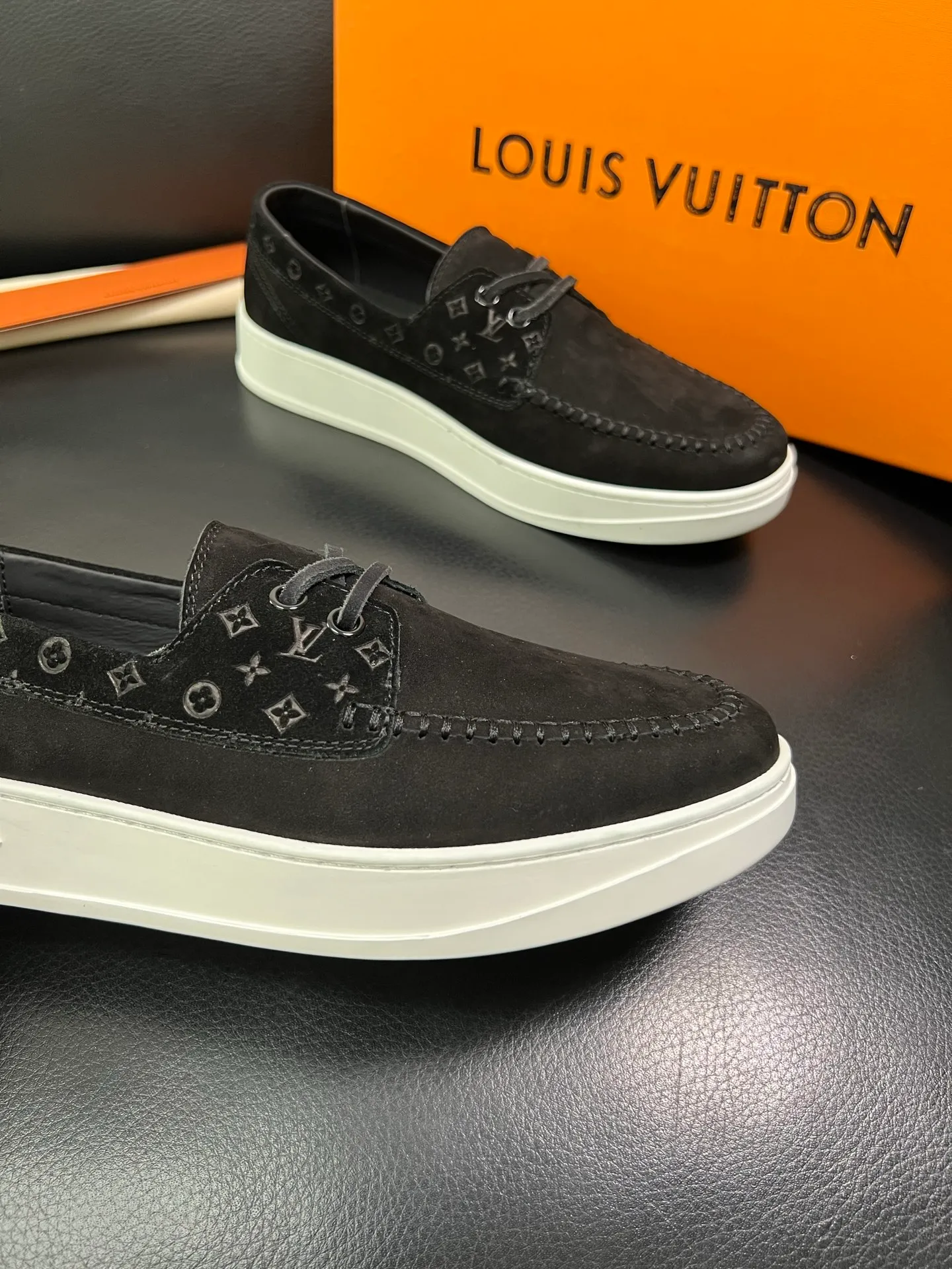 Men's shoes 💰780 Lv top purchasing agent Louis Vuitton, slip-on sports shoes counter synchronization, uppers imported from Italy, high-quality splicing colorful and complex handicrafts, imported cowhide pads are soft and comfortable, soles: original soles specially provided by the original factory, T men's shoes 💰U exclusive movable molded soles are super comfortable, original and single goods, high quality, you can go in and out of the counter at will, welcome to compare, code number 39-44 (customized 38 45)85856